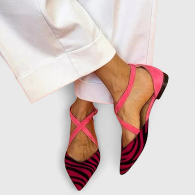 Khreysa | Elegante Ballerina mit Riemen