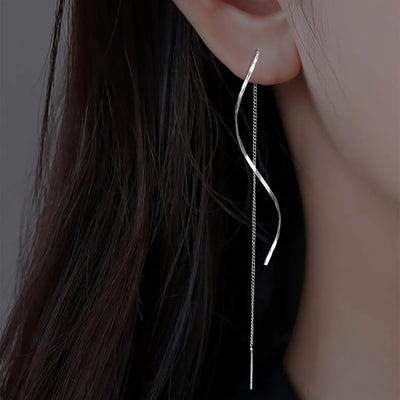 Lange Ohrringe mit Wellen-Design