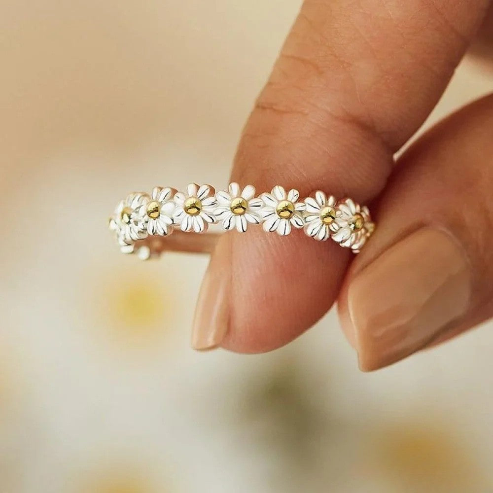 Verstellbarer Silberring mit handbemalter Emaille-Gänseblümchen