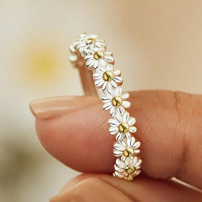 Verstellbarer Silberring mit handbemalter Emaille-Gänseblümchen
