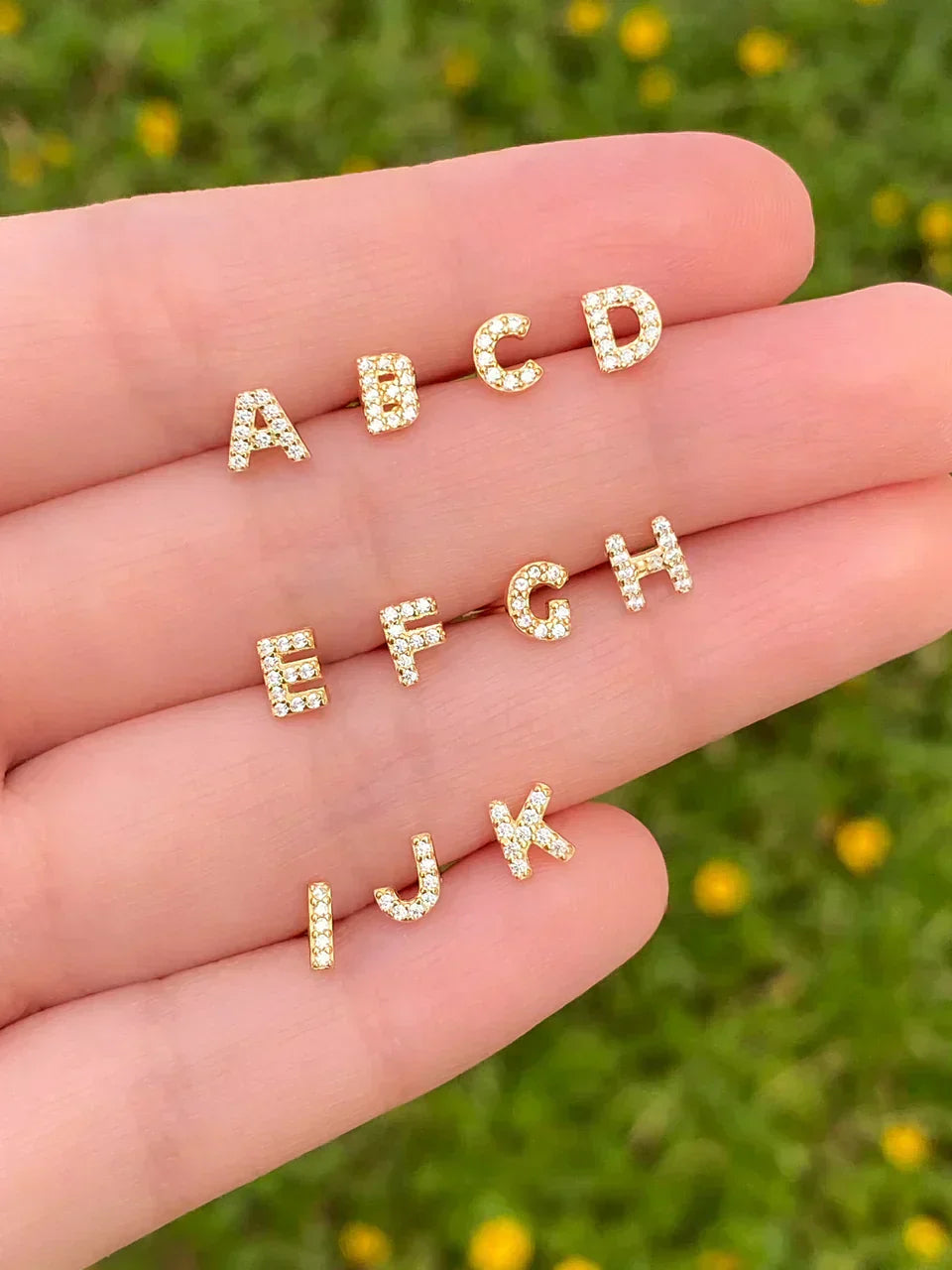 Mikhaela | Buchstaben Ohrringe 18k Gold